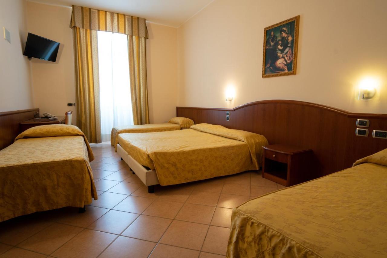 Garda Family House Otel Castelletto Di Brenzone Dış mekan fotoğraf