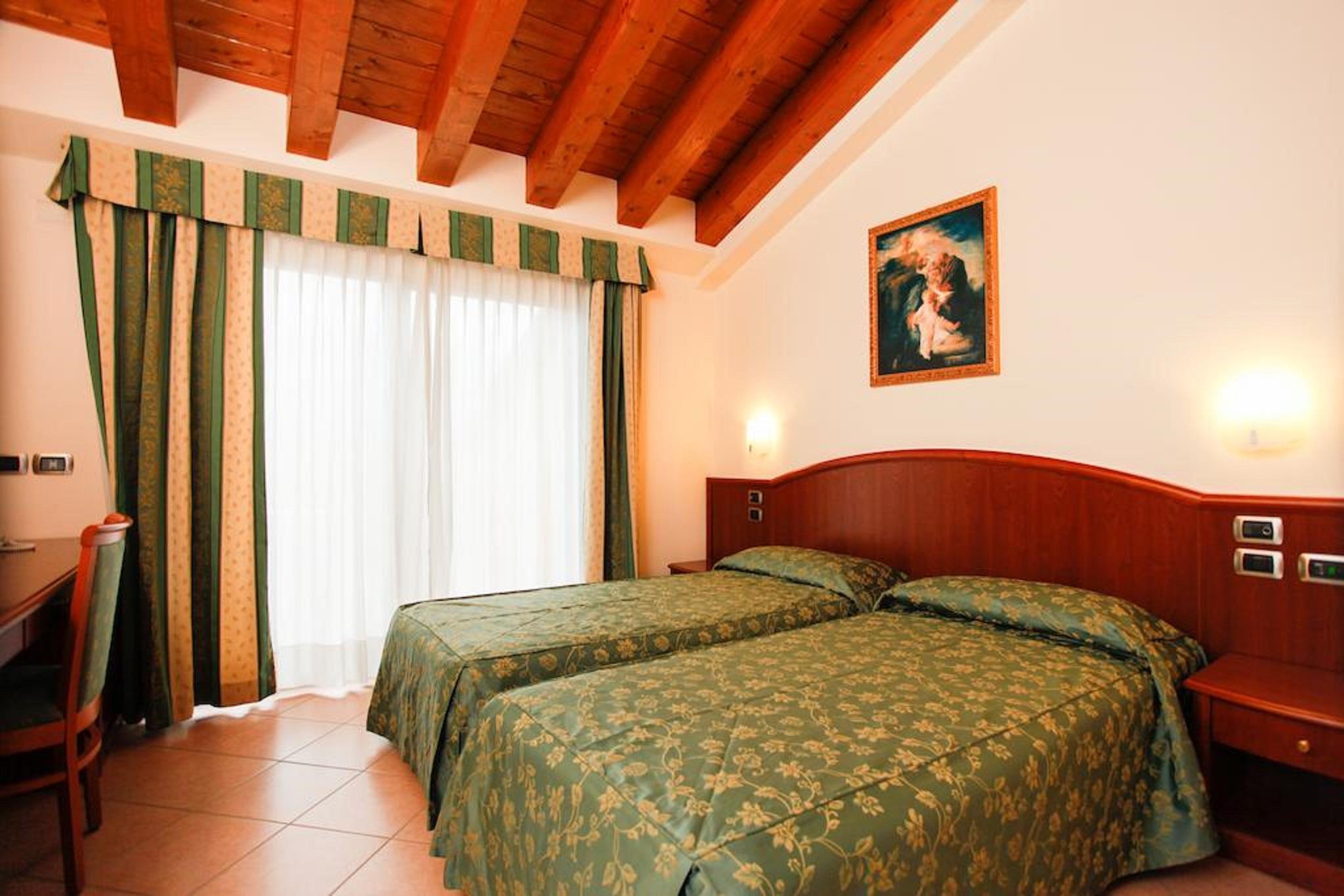 Garda Family House Otel Castelletto Di Brenzone Dış mekan fotoğraf