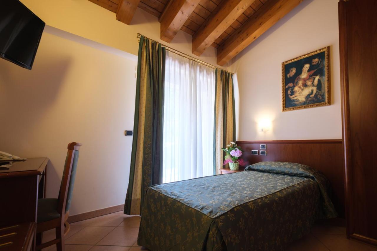Garda Family House Otel Castelletto Di Brenzone Dış mekan fotoğraf